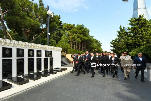 Türkiyə, Gürcüstan və İraqın azərbaycanlı din xadimləri Fəxri və Şəhidlər xiyabanlarını ziyarət ediblər - FOTO -VİDEO