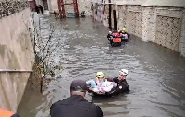 Keşləni su basdı: Vətəndaşlar təxliyə edilirlər - FOTO - VİDEO