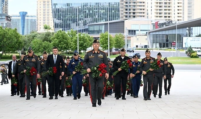 Nazir Zəfər parkı və Memorial Məzarlığı ziyarət etdi - Video