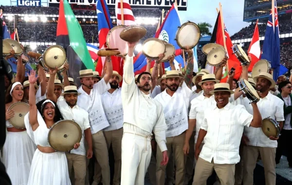 Bed Banni "Emmi" mükafatının tarixinə düşdü