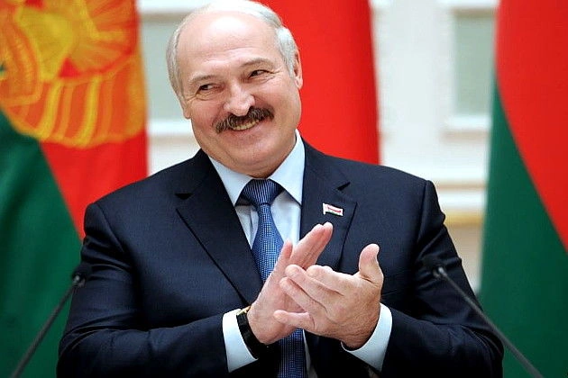 Lukaşenko Tramp və Melaniyaya hədiyyə göndərdi