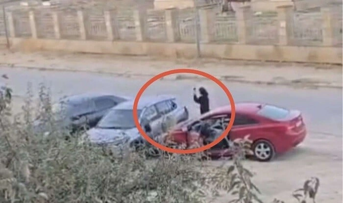 Bakıda qadın avtomobilə hücum etdi - Video