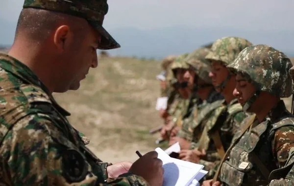 Ermənistan ordusunda kadr çatışmazlığı: Müqaviləli xidmətə tələblər ləğv edilir