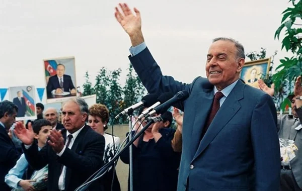 Xalqı Zəfərə aparan lider
