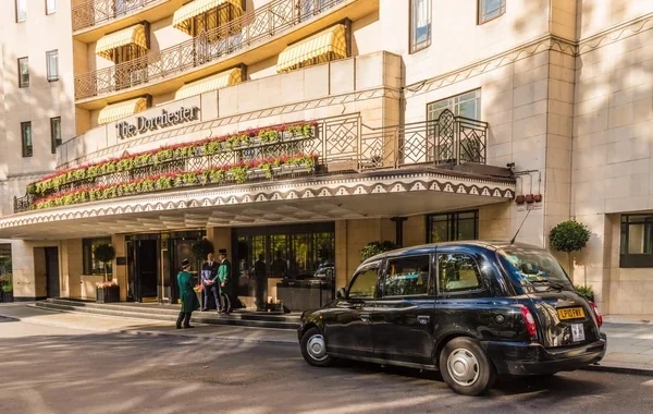 Lüks hoteldə nəhəng hesab: Qətər şeyxinin avtomobili satışa çıxarılır - FOTO