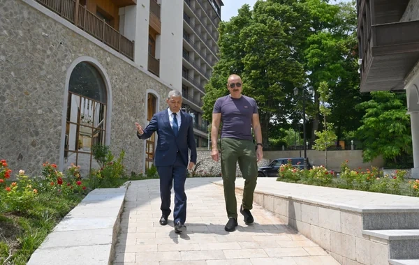 Prezident Şuşanın Qarabağ küçəsində həyata keçirilmiş işlərlə tanış olub - FOTO