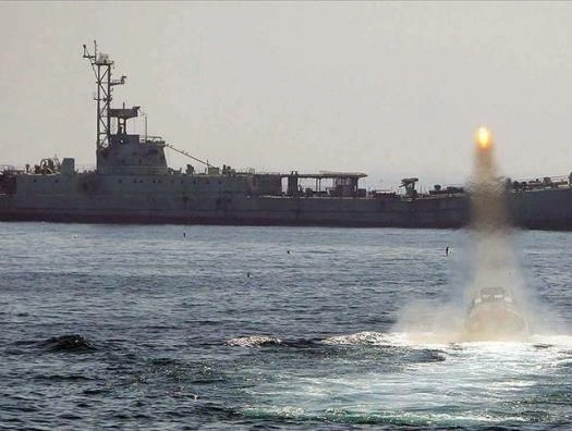 İran sərhədçiləri 382 min litr dizel daşıyan gəmini ələ keçirdi