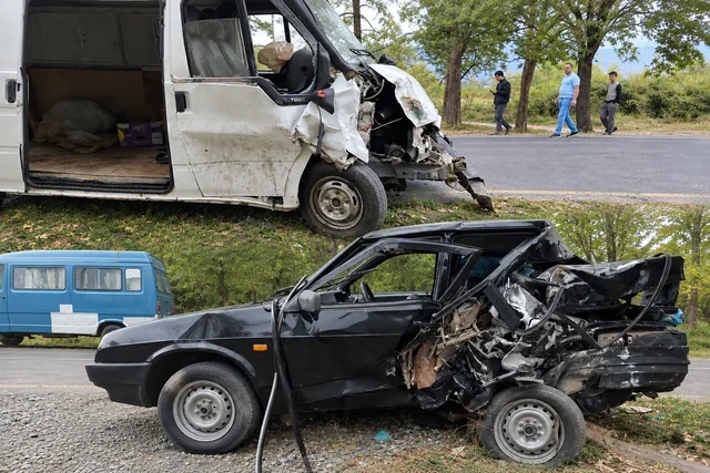 Qaxda baş verən ağır qəzanın detalları: Xəsarət alanlar var - Foto
