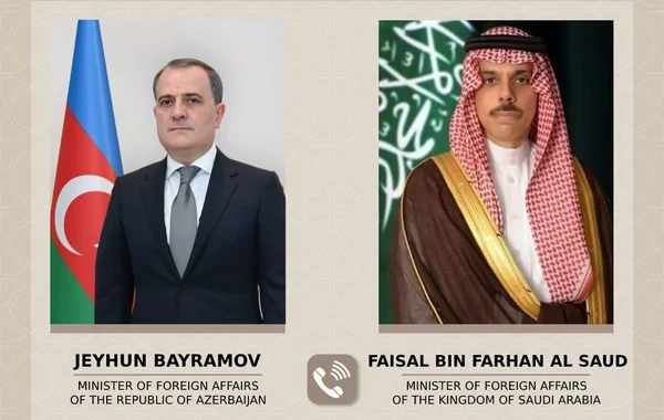 Ceyhun Bayramov səudiyyəli həmkarı ilə Yaxın Şərqdəki vəziyyəti müzakirə edib