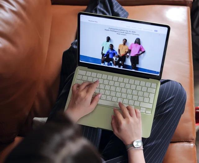 "MacBook Neo": "Apple" ekosisteminə ilk addımınız - FOTO