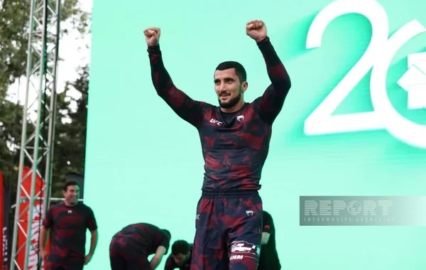 UFC döyüşçüləri Bakıda azarkeşlərlə görüşüblər