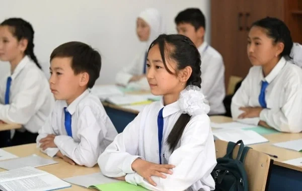 Qırğızıstanda 12 illik tədris sistemi təsdiqləndi: Qaydalara dəyişiklik edildi