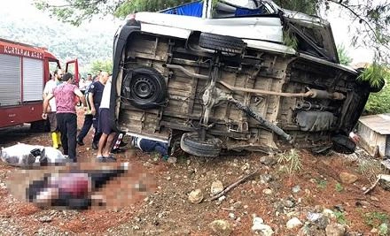 Avtobusla yük maşını toqquşdu: 22 nəfər öldü