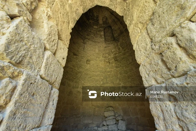 Şirvanşahların yay iqamətgahına aparan yeraltı yol - Əzəmətli Nardaran qəsrindən FOTOREPORTAJ