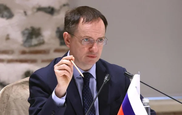 Putinin köməkçisi Vladimir Medinski Cenevrədə gizli görüş keçirib