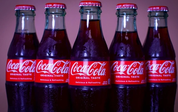 "Coca-Cola" şüşə təsvirli ticarət nişanına olan hüquqlarının vaxtını uzatdı