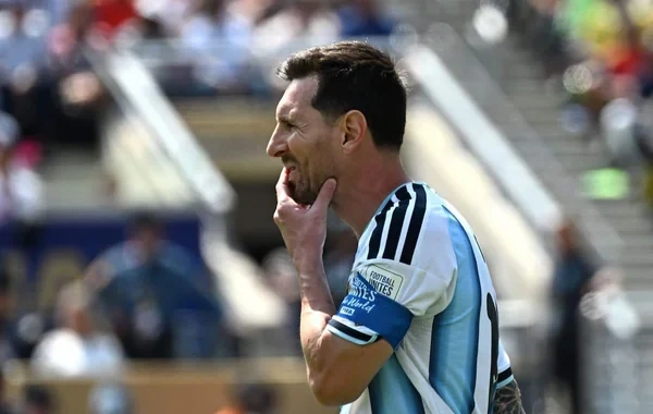 Messi doğma şəhərinə qayıtdı - VİDEO