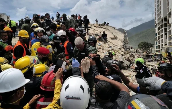 Venesuelada zəlzələ iki milyona yaxın insanı əlacsız qoydu