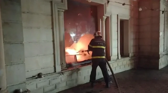 Xırdalanda yaşayış kompleksində yanğın baş verib - Foto/Video