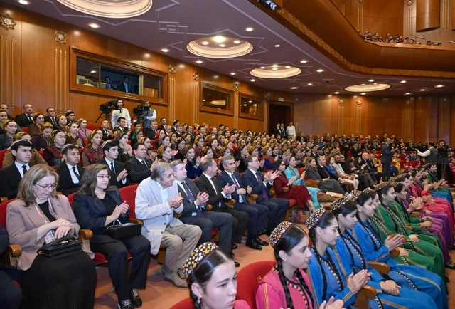 Aşqabadda Türkmənistan Dövlət Simfonik Orkestrinin konserti olub - Foto