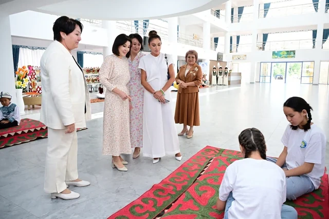Birinci xanım Mehriban Əliyeva Çolpon-Ata şəhərində "Altın-Balalık" sağlamlıq və reabilitasiya mərkəzi ilə tanış olub - FOTO