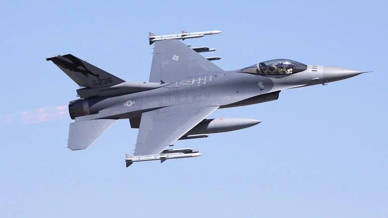 ABŞ pilotları F-16-larla Kiyev səmasında...