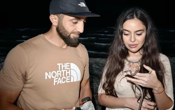 Leyla Əliyeva Lənkərandan paylaşım etdi: İlanla davranışı heyrətləndirdi - FOTO