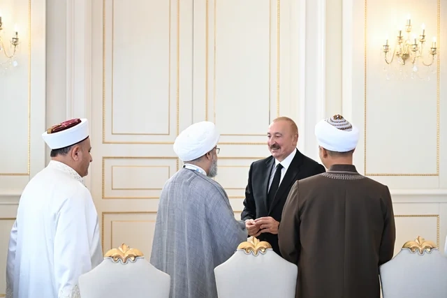 İlham Əliyev Bakıda keçirilən beynəlxalq konfransların iştirakçılarını qəbul edib - FOTO