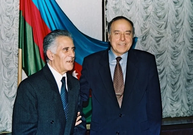 "Heydər Əliyev mədəniyyətlə yaşayan bir şəxsiyyət olub" - Sənət adamları ulu öndər haqqında danışdılar - FOTO