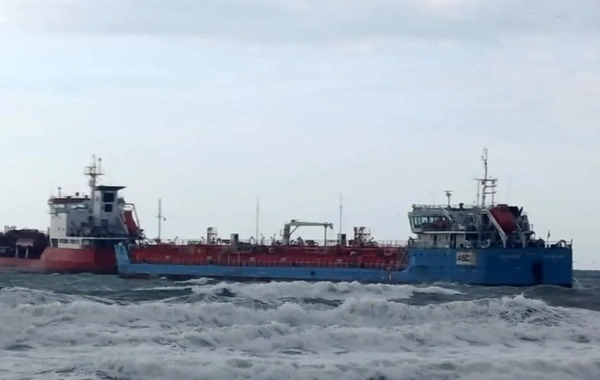 İstanbulda Azərbaycan tankeri təcili yardım çağırışı edib