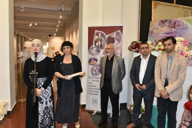 "Rənglərin dialoqu" adlı sərgi açıldı