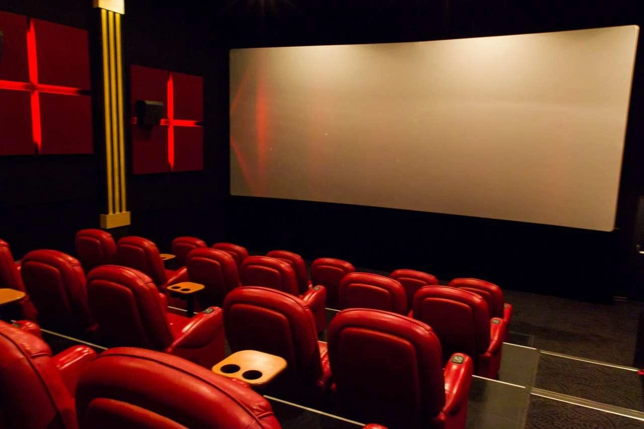 Bakıda rusca filmlər kinoteatrları başına aldı