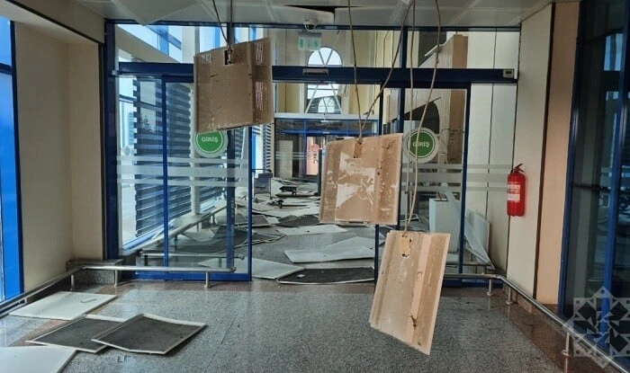 Yaralılardan üçü hava limanının əməkdaşıdır