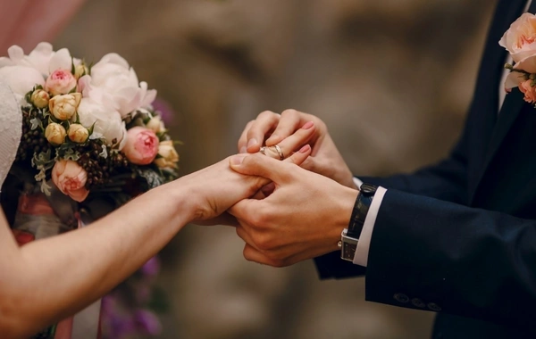 İsveçdə yaxın qohumlar arasında nikah qadağan olunacaq