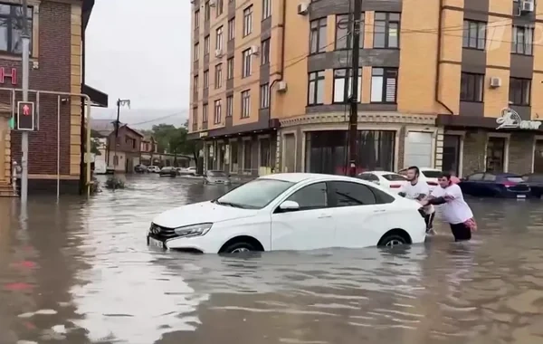 Güclü yağışlar Dağıstanda həyatı iflic etdi - VİDEO