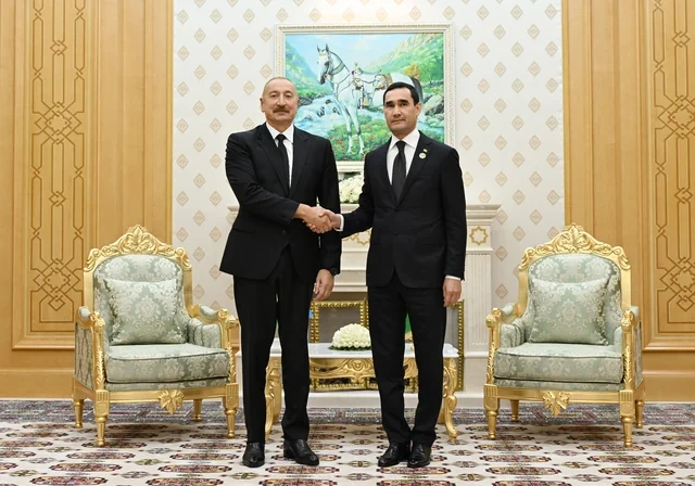 Türkmənbaşıda İlham Əliyevin Sərdar Berdiməhəmmədovla görüşü olub - Foto