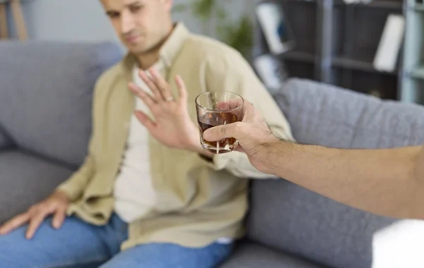 Alkoqoldan imtinanın ən çətin dövrü: İlk həftələrdə orqanizmdə nə baş verir?