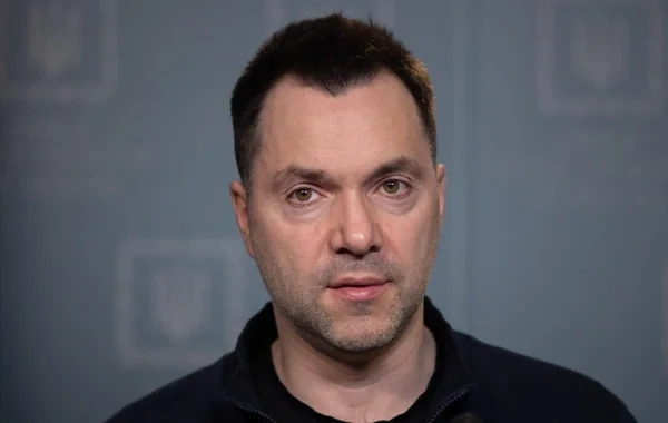 Aleksey Arestoviçə Rusiyada qiyabi olaraq 11 illik həbs cəzası kəsildi