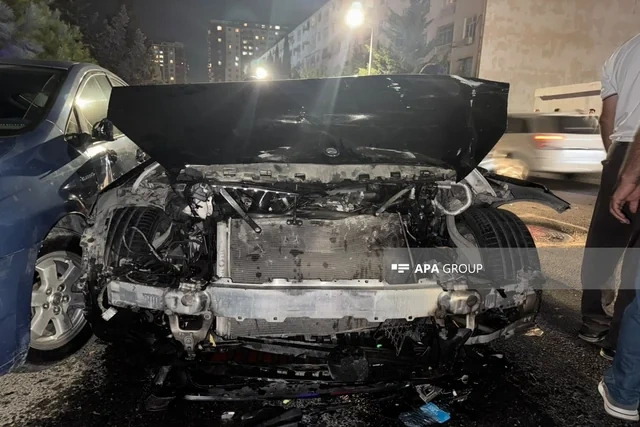 Bakıda üç avtomobil bir-birinə çırpıldı - FOTO