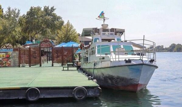 Mingəçevirdə gəzinti qayıqları toqquşdu