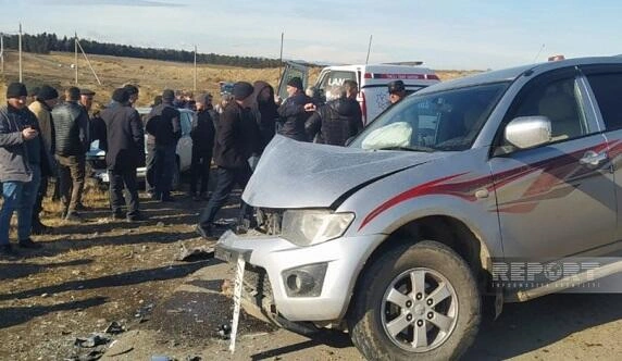 Bakıdan toydan qayıdan ailə Oğuzda qəzaya düşdü