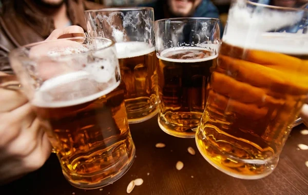 Çoxlarının zərərsiz bildiyi içki: Alkoqolizmin ən məkrli forması hansıdır?