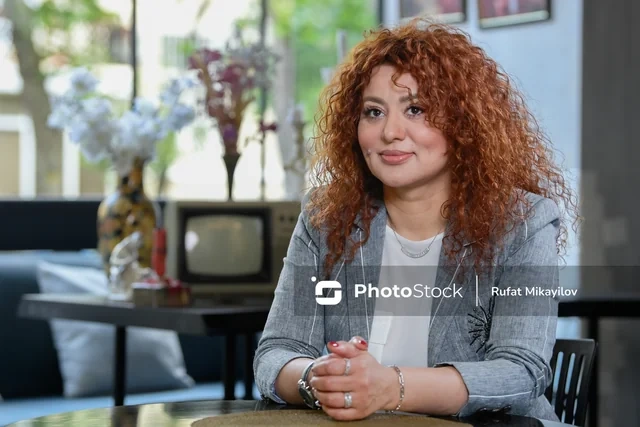 Səhnəyə təsadüfən gəldi, illərlə rol gözlədi: "Mənə "eqolu" deyirdilər, indi bundan zövq alıram" - VİDEOMÜSAHİBƏ