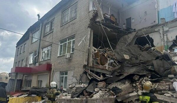 Ukraynanın vurduğu yaşayış binası çökdü - Video