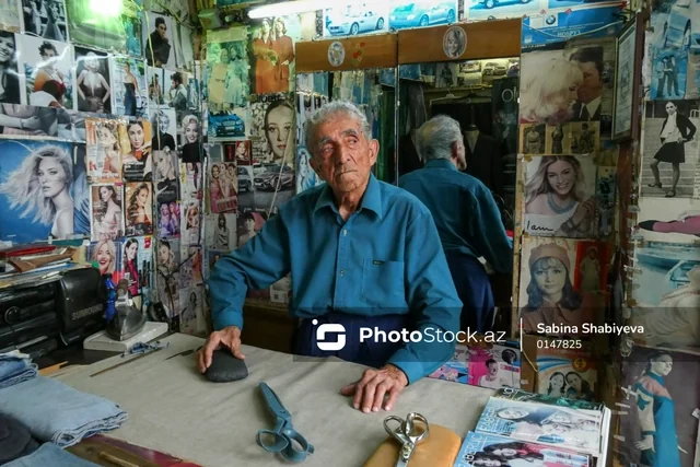 Əsrlik tikiş maşını ilə işləyən şəkili usta: 95 yaşlı dərzinin peşəsinə sevgisi - FOTOREPORTAJ
