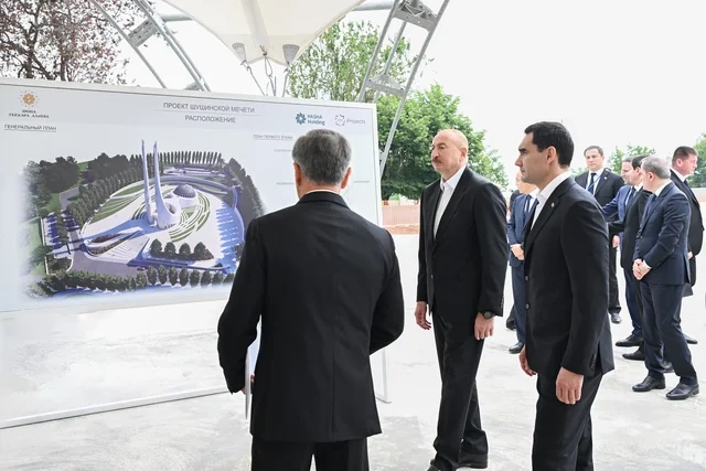 Azərbaycan və Türkmənistan prezidentləri Şuşa məscidində tikinti işlərinin gedişi ilə tanış olublar - FOTO