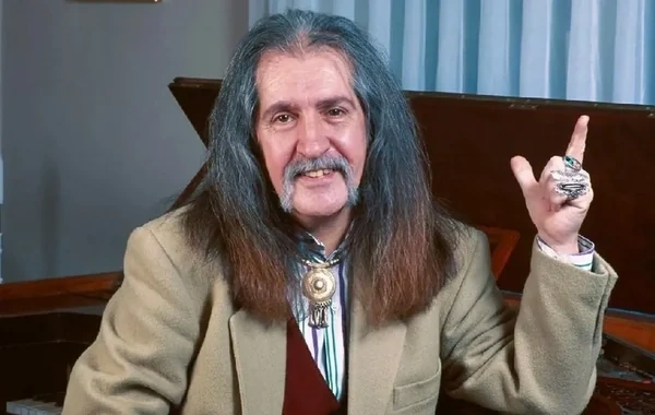Saçlarına görə silahlı hücuma məruz qalan Barış Manço Bakıya niyə gəlmişdi? - VİDEO