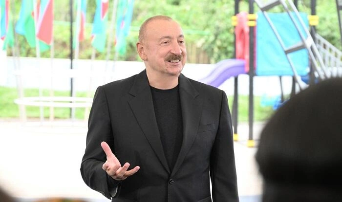 O, mənə verdiyi suala görə vəzifəsindən uzaqlaşdırıldı