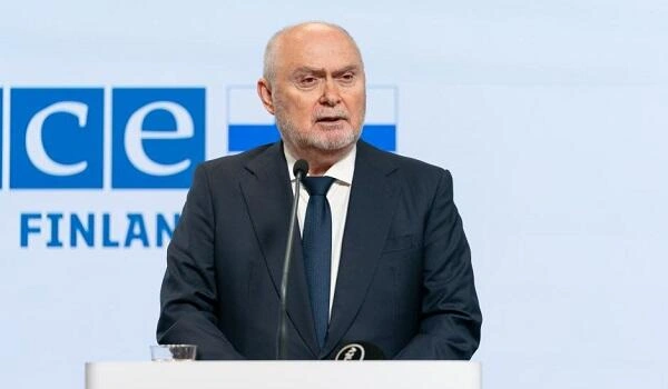 Firidun Sinirlioğlu İrəvana gəldi