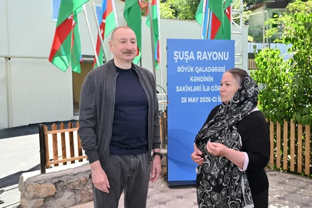 İlham Əliyev Şuşanın Böyük Qaladərəsi kəndində görülən işlərlə tanış olub, sakinlərlə görüşüb